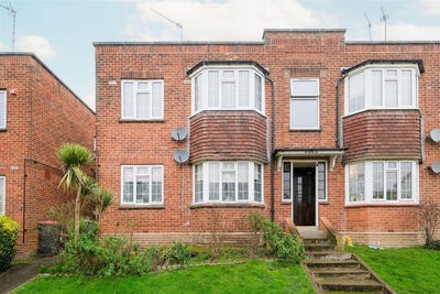 /international/gb/loughton-england-310120547218/