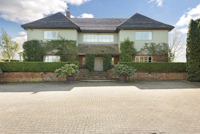 /international/gb/royston-england-310107235090/
