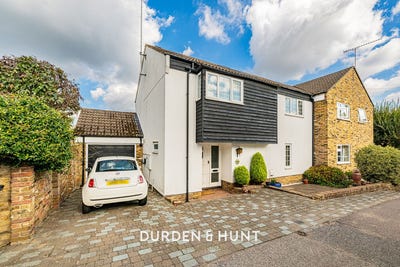 /international/gb/buckhurst-hill-england-310120475545/
