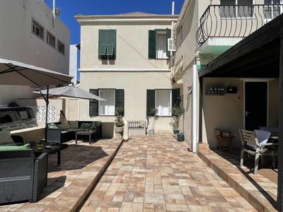 /international/gi/beautiful-4-bedroom-house-in-town-area-gibraltar-town-area-town-area-ws-310104833664/