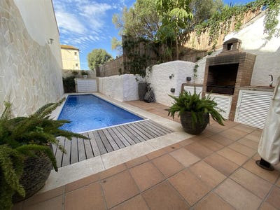 /international/gi/stunning-4-bedroom-house-in-south-district-gibraltar-south-district-south-district-ws-310107744365/