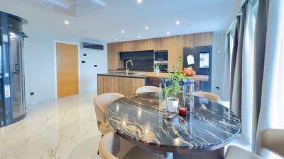 /international/gi/majestic-ocean-plaza-majestic-ocean-plaza-majestic-ocean-plaza-310104616781/