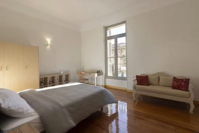/international/gr/derigny-athens-attica-310108968367/