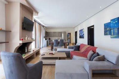 /international/gr/evryalis-glyfada-attica-310093845243/