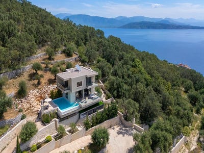 /international/gr/pyrgi-peloponnese-western-greece-and-ionian-310100889452/?lang=en