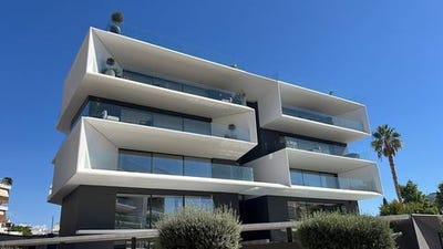 /international/gr/voula-attica-310103772893/