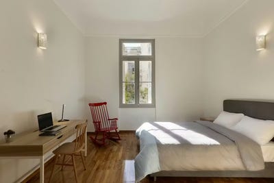 /international/gr/derigny-athens-attica-310095736968/