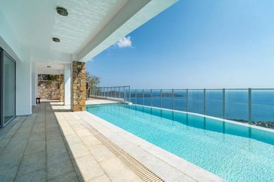 /international/gr/elounda-crete-120077992670/