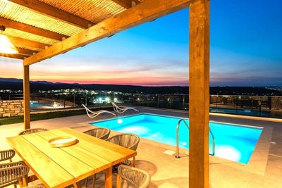 /international/gr/roussa-ekklisia-crete-310103687490/