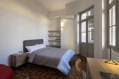 /international/gr/derigny-athens-attica-310108967562/