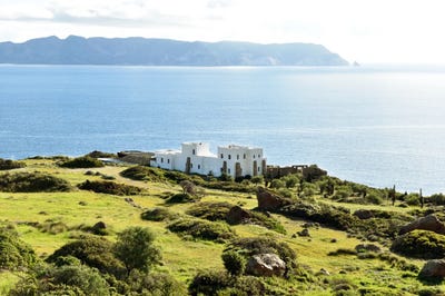/international/gr/unnamed-road-milos-attica-310101627558/
