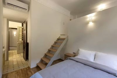 /international/gr/derigny-athens-attica-310108967758/