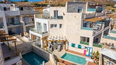 /international/gr/roumeli-crete-310106799691/