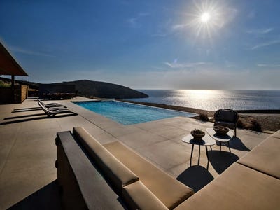 /international/gr/65-eparchiaki-odos-androu-limani-gavriou-andros-aegean-310101276160/