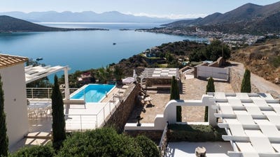 /international/gr/elounda-crete-120085504849/