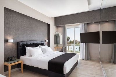 /international/gr/glyfada-attica-310103789626/
