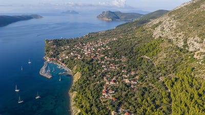 /international/gr/kalamos-peloponnese-western-greece-and-ionian-310106289991/