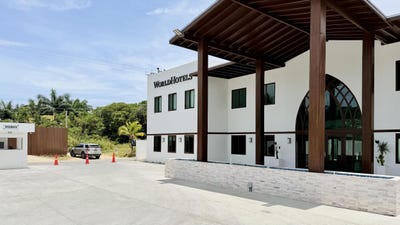 /international/hn/roatan-bay-islands-department-310108457851/