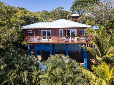 /international/hn/pensacola-flowers-bay-road-roatan-bay-islands-department-310108327201/