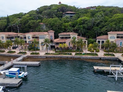 /international/hn/parrot-tree-roatan-islas-de-la-bahia-roatan-bay-islands-department-310105807327/