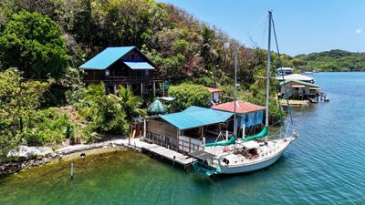 /international/hn/blue-rock-roatan-islas-de-la-bahia-roatan-bay-islands-department-310108248164/