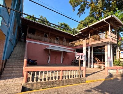 /international/hn/rare-main-st-opportunity-versatile-commercial-property-utila-utila-islas-de-la-bahia-utila-bay-islands-department-310100962297/?lang=zh-tw