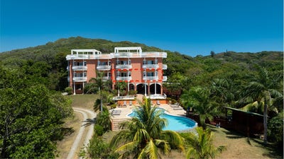 /international/hn/in-brick-bay-roatan-bay-islands-department-310108215681/