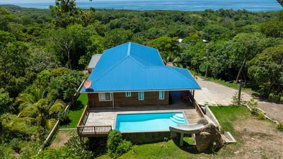 /international/hn/close-to-camp-bay-beach-roatan-bay-islands-department-310090316301/