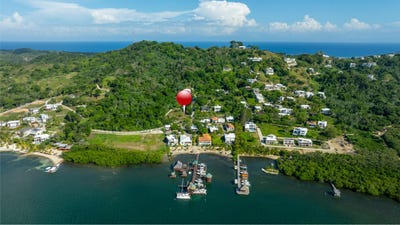 /international/hn/guaiabara-beach-big-bight-roatan-bay-islands-department-310101085423/?lang=en