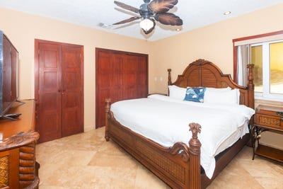 /international/hn/west-bay-roatan-bay-islands-department-310108114082/