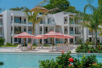 /international/hn/watercolors-bldg-d-3rd-floor-roatan-bay-islands-department-310107945987/