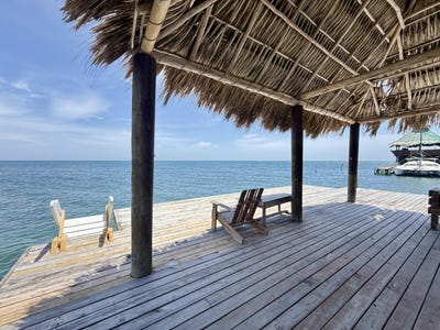 /international/hn/lot-114-roatan-bay-islands-department-310104826732/