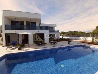 /international/hr/solta-split-dalmatia-county-120096493462/