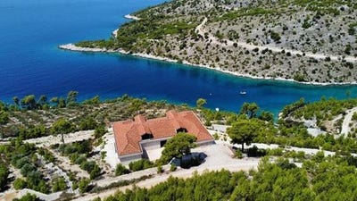/international/hr/brac-split-dalmatia-county-310100461465/