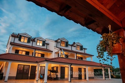 /international/hr/imotski-split-dalmatia-county-310107219102/