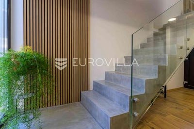 /international/hr/varazdin-varazdin-county-310101386543/