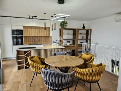 /international/hr/opatija-okolica-primorje-gorski-kotar-county-310099343804/