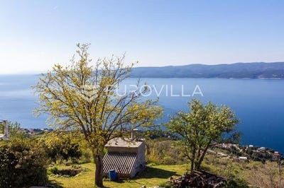 /international/hr/omis-split-dalmatia-county-310101388516/