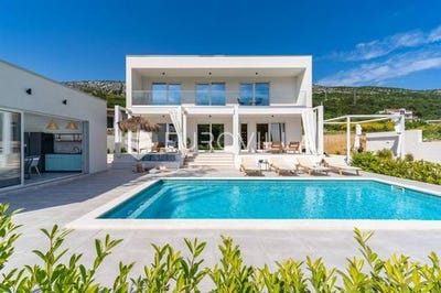 /international/hr/omis-split-dalmatia-county-120083469391/