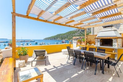 /international/hr/vis-split-dalmatia-county-310107219101/