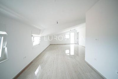 /international/hr/zadar-zadar-county-310105897662/