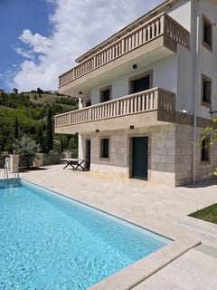 /international/hr/omis-split-dalmatia-county-310108995949/