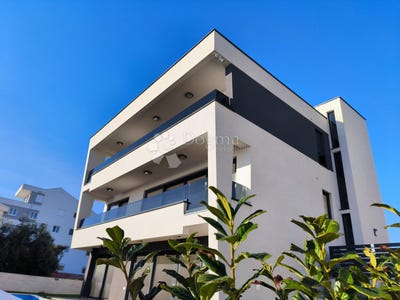 /international/hr/kolan-zadar-county-310100556493/