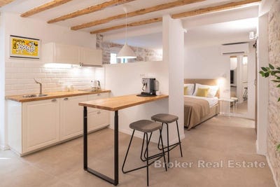 /international/hr/varo-lika-senj-county-310107218430/