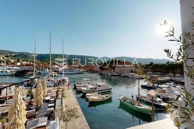 /international/hr/stari-grad-split-dalmatia-county-120087889379/