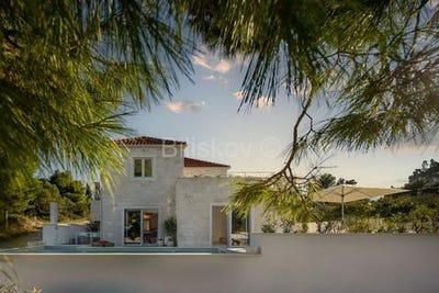 /international/hr/supetar-split-dalmatia-county-120095674028/