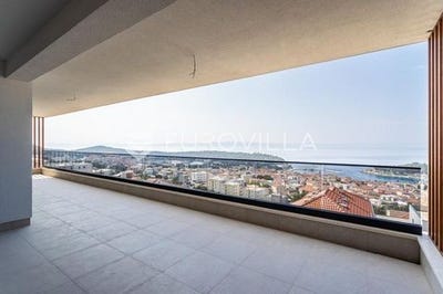 /international/hr/makarska-split-dalmatia-county-120094738774/