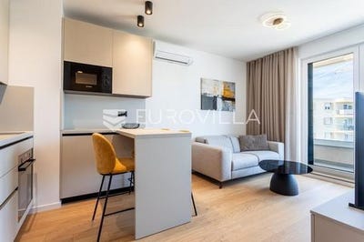 /international/hr/split-split-dalmatia-county-310108289595/