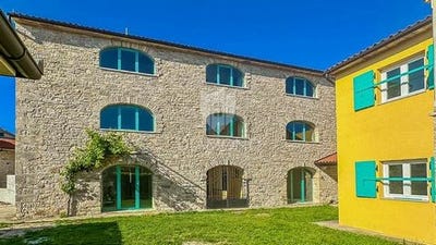 /international/hr/buje-istria-county-120087888681/