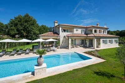 /international/hr/kanfanar-istria-county-310100364142/